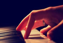 隆多因非法持枪持毒被捕 认罪后被判2天监禁.